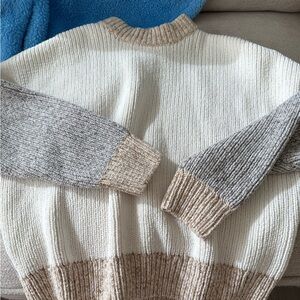 Abercrombie & Fitch Cream and Gray Knit Sweater